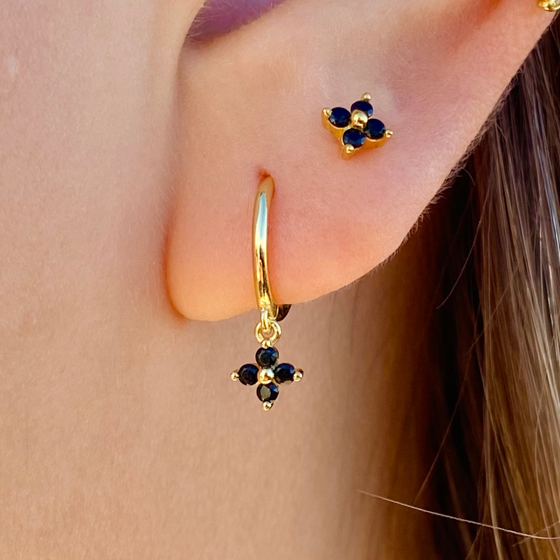Krista Gold Flower Hoop Earrings – Noellery